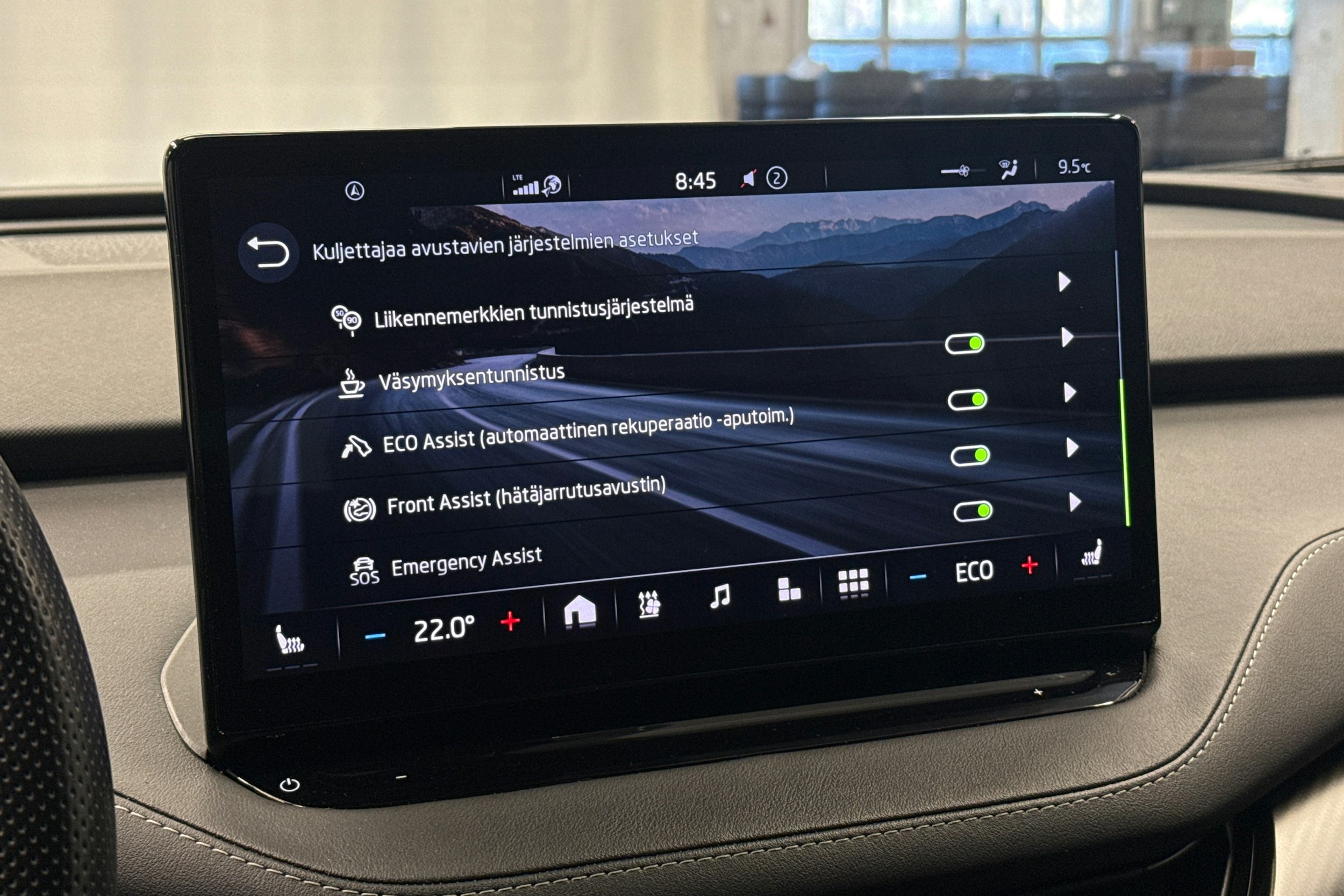 harmaa Skoda Enyaq 2022 kuva 19.