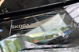 musta Skoda Enyaq 2022 kuva 4.