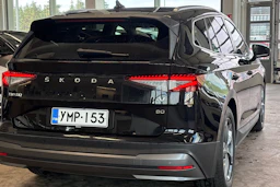 musta Skoda Enyaq 2022 kuva 6.