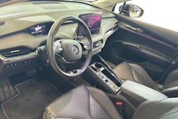 musta Skoda Enyaq 2022 kuva 8.