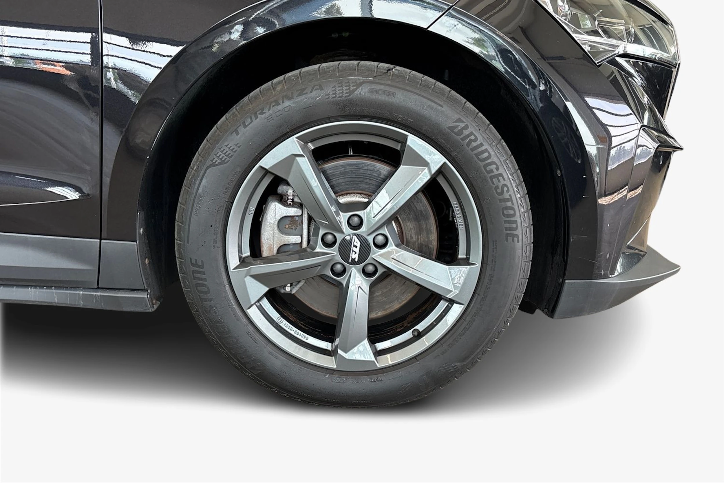 musta Skoda Enyaq 2022 kuva 12.