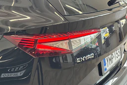 musta Skoda Enyaq 2022 kuva 19.