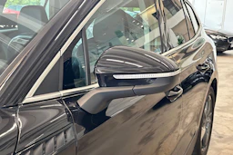 musta Skoda Enyaq 2022 kuva 21.