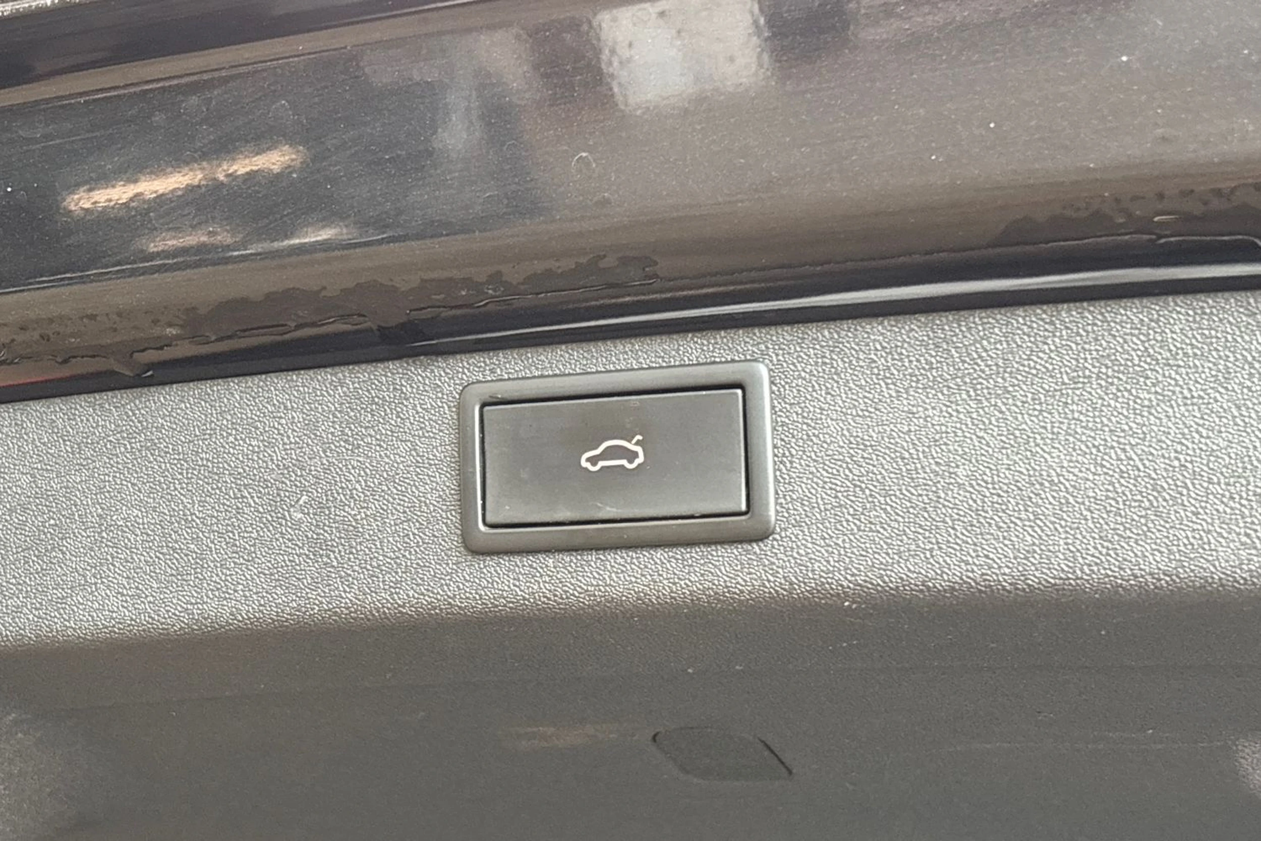 musta Skoda Enyaq 2022 kuva 23.