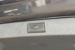 musta Skoda Enyaq 2022 kuva 23.