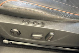 musta Skoda Enyaq 2022 kuva 29.