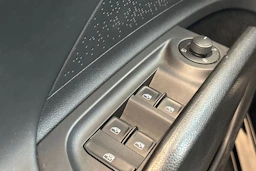 musta Skoda Enyaq 2022 kuva 30.