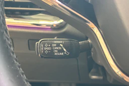 musta Skoda Enyaq 2022 kuva 33.