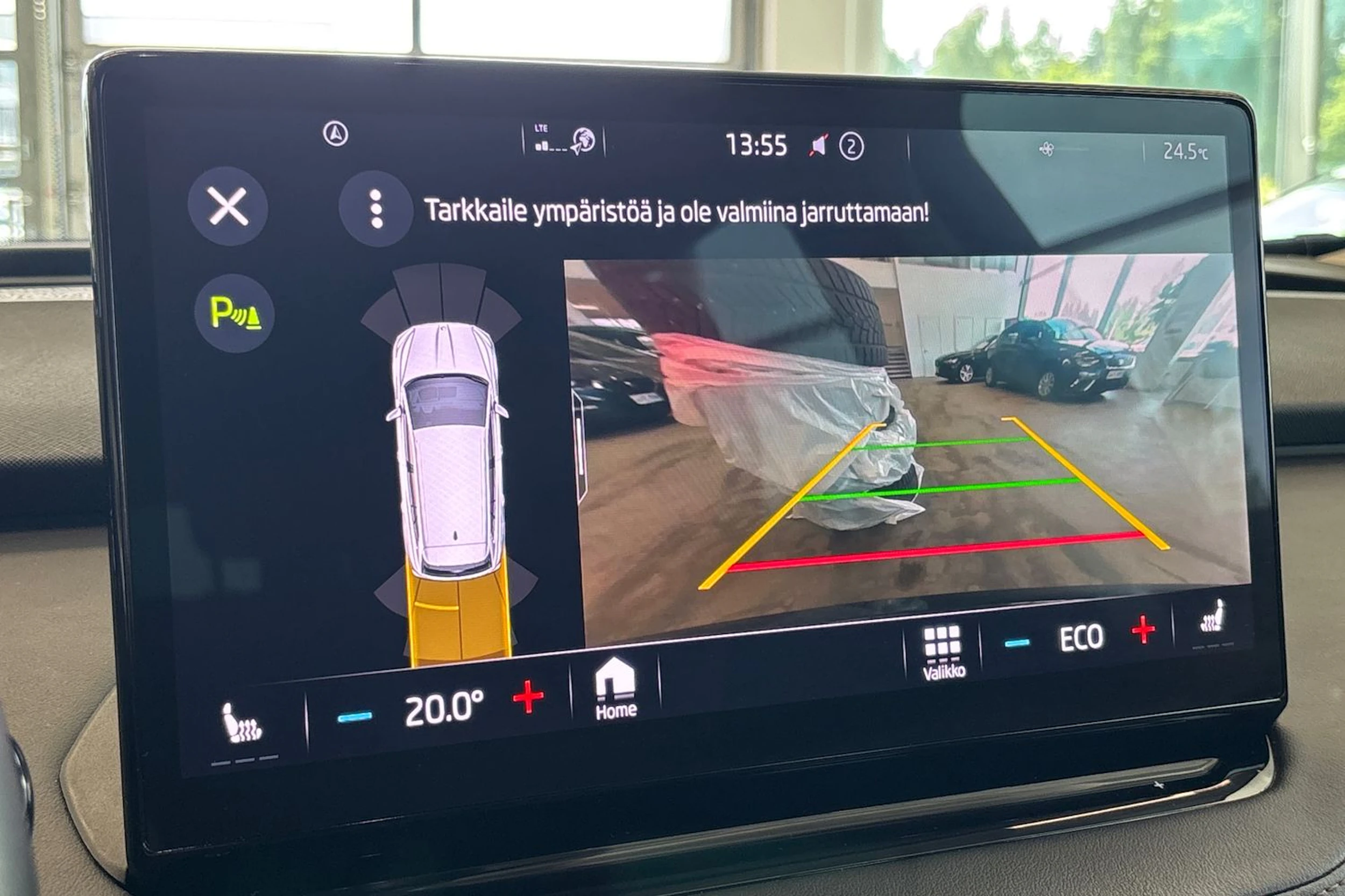 musta Skoda Enyaq 2022 kuva 35.