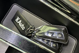 musta Skoda Enyaq 2022 kuva 36.