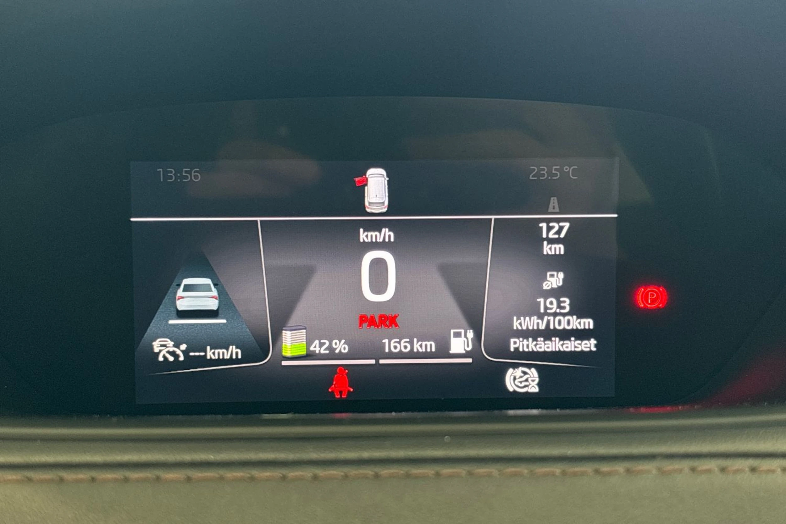 musta Skoda Enyaq 2022 kuva 39.