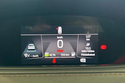 musta Skoda Enyaq 2022 kuva 39.