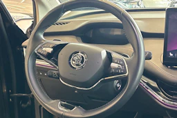 musta Skoda Enyaq 2022 kuva 48.