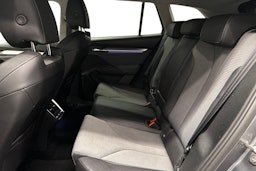 harmaa Skoda Enyaq 2022 kuva 10.