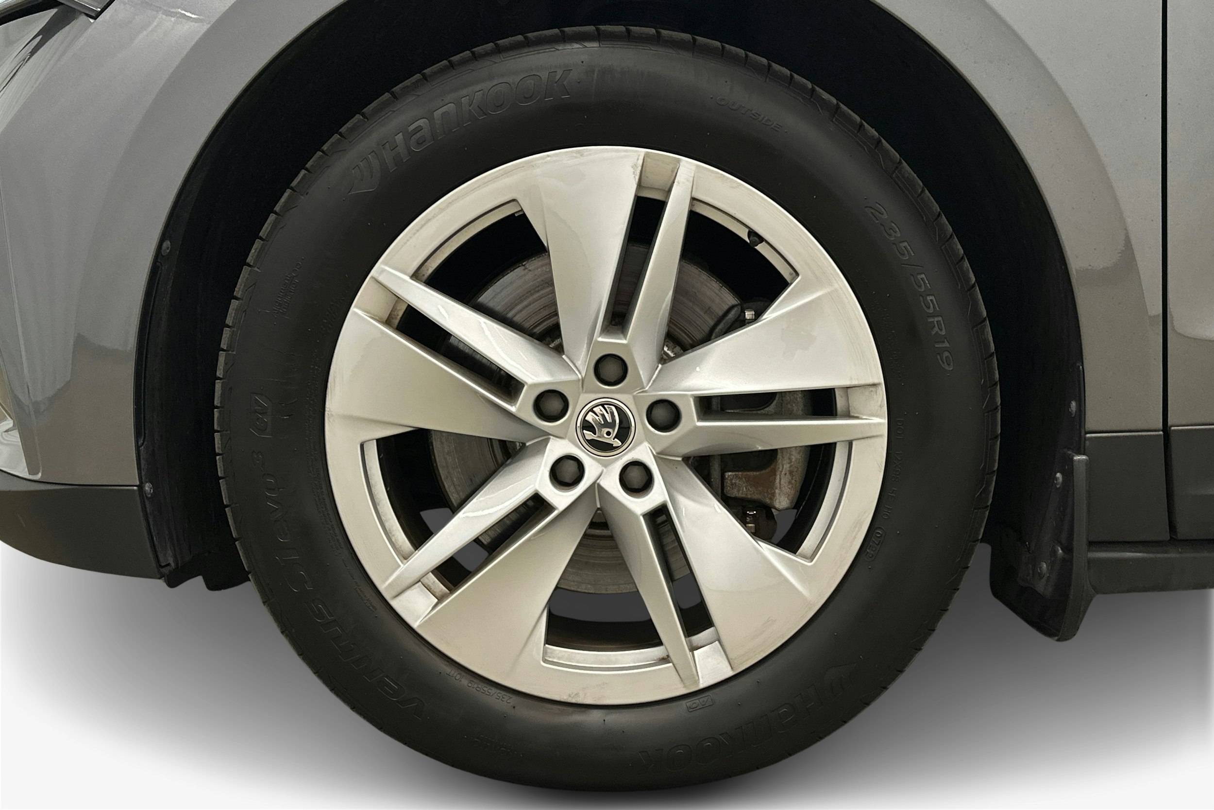 harmaa Skoda Enyaq 2022 kuva 11.