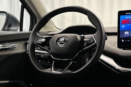 harmaa Skoda Enyaq 2022 kuva 19.