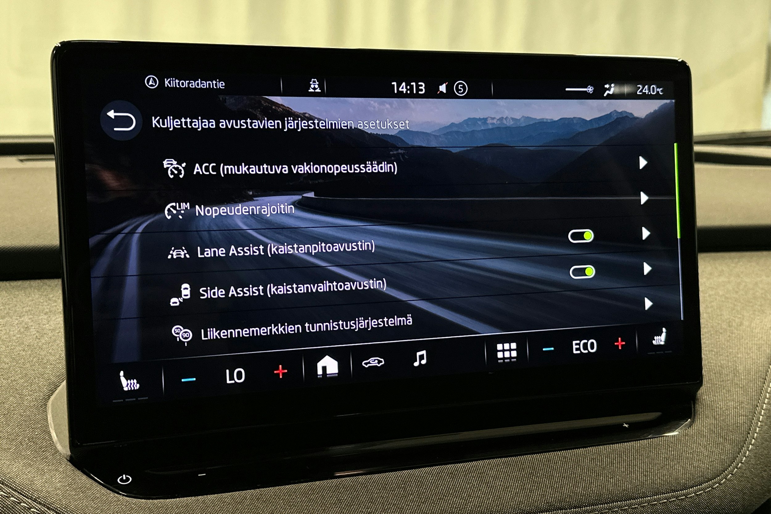 harmaa Skoda Enyaq 2022 kuva 26.