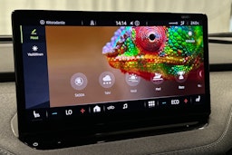 harmaa Skoda Enyaq 2022 kuva 30.