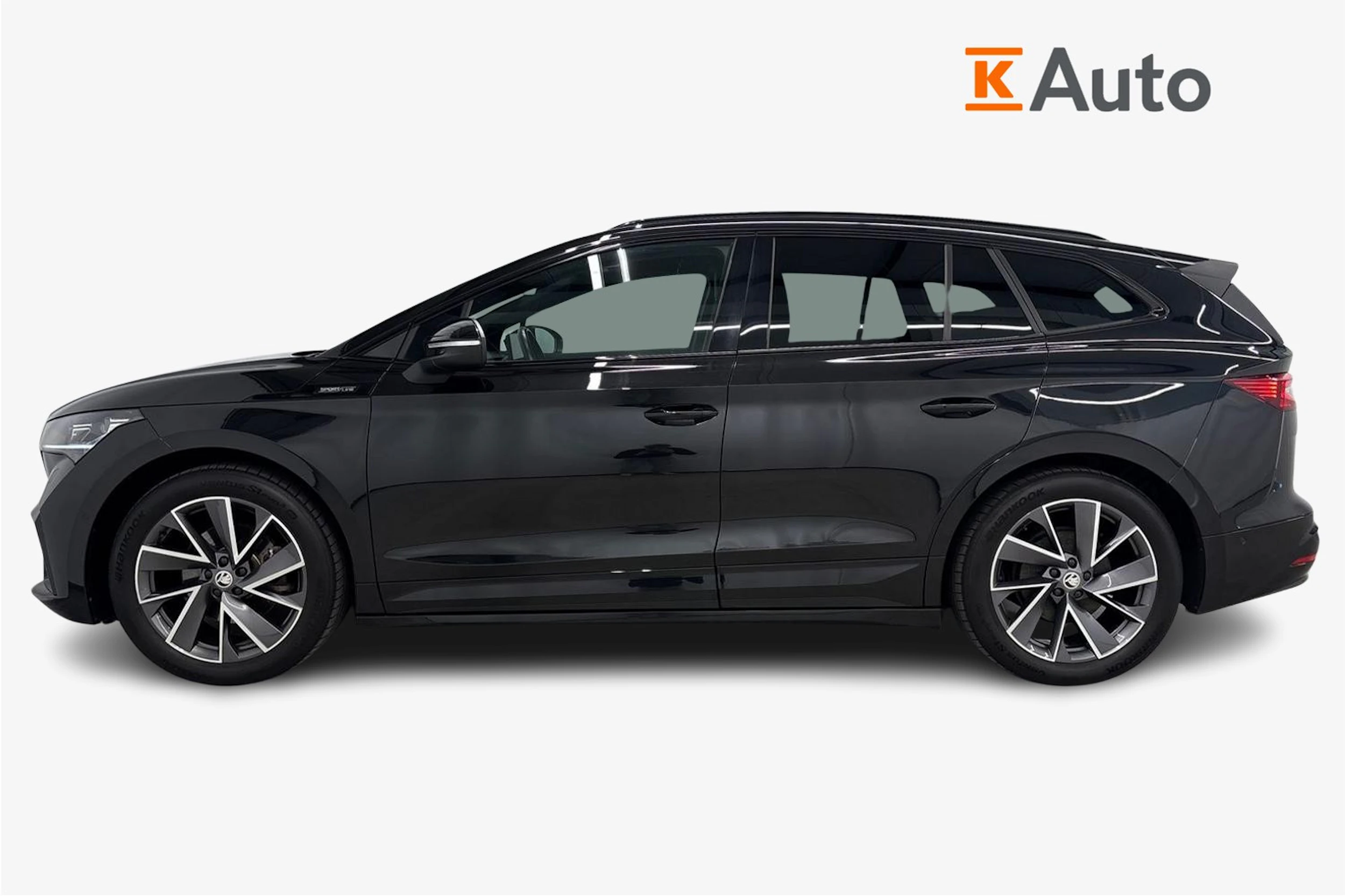 musta Skoda Enyaq 2022 kuva 5.