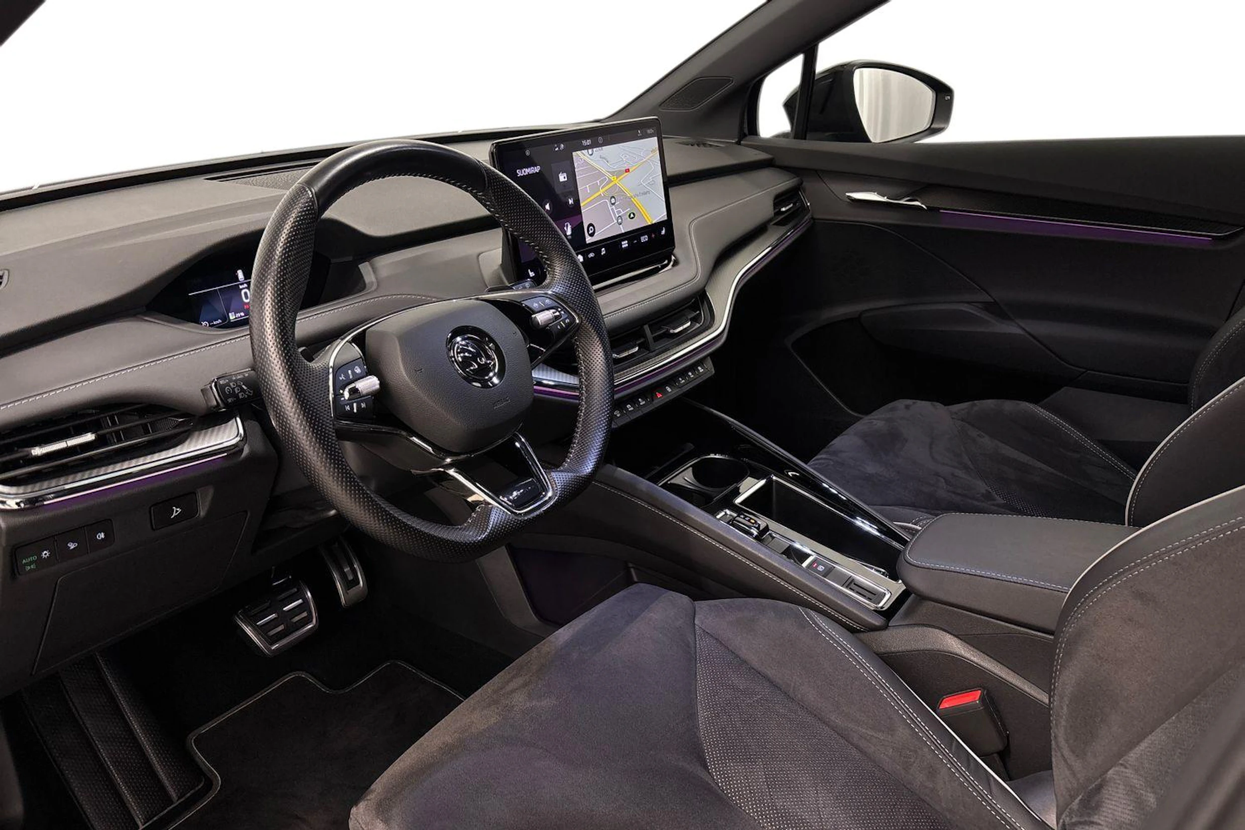 musta Skoda Enyaq 2022 kuva 6.