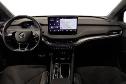 musta Skoda Enyaq 2022 kuva 7.