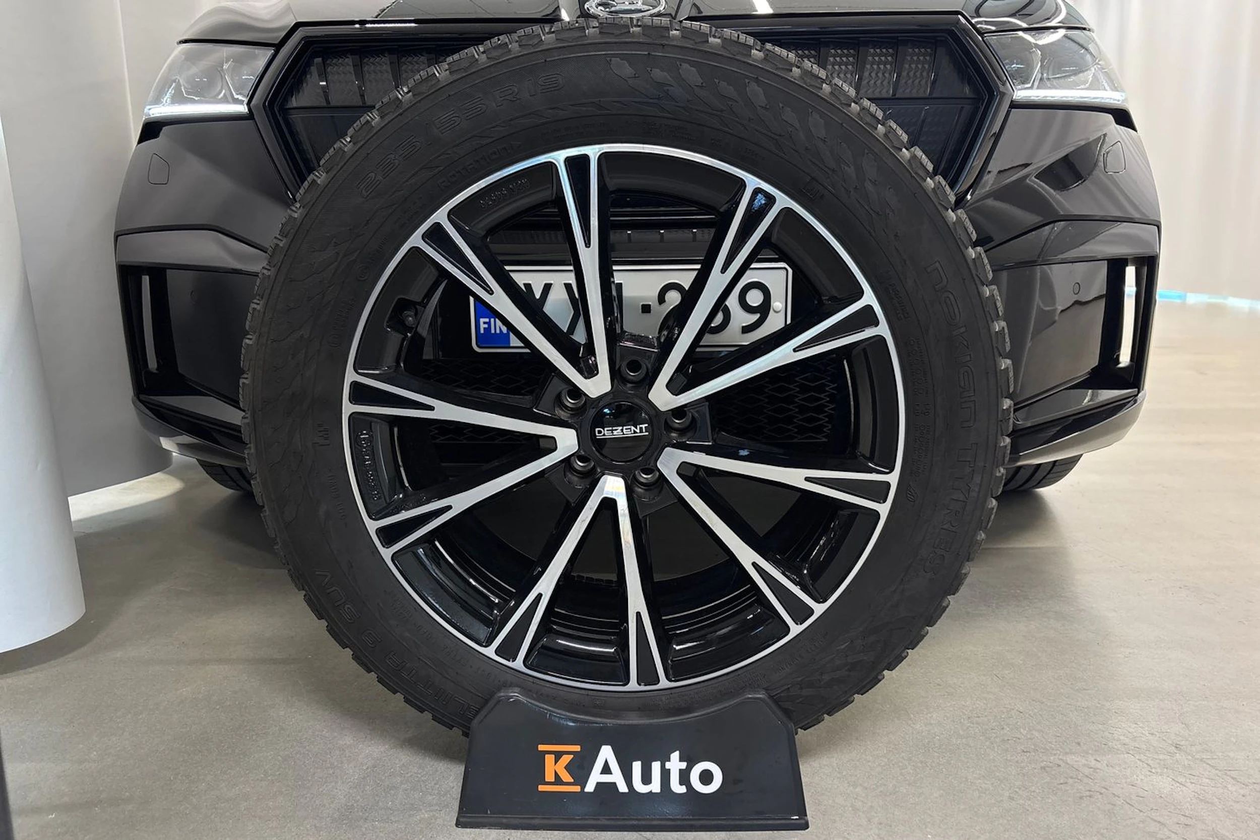 musta Skoda Enyaq 2022 kuva 10.