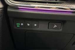 musta Skoda Enyaq 2022 kuva 16.