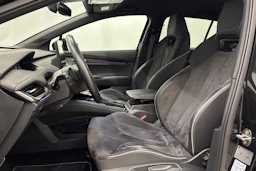 musta Skoda Enyaq 2022 kuva 23.