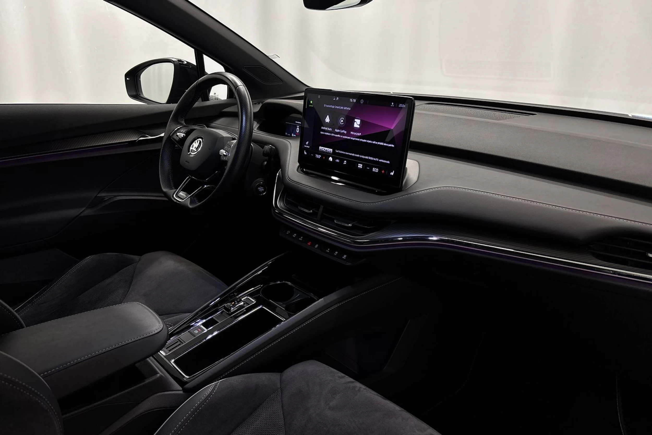 musta Skoda Enyaq 2022 kuva 24.
