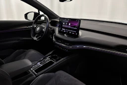 musta Skoda Enyaq 2022 kuva 24.