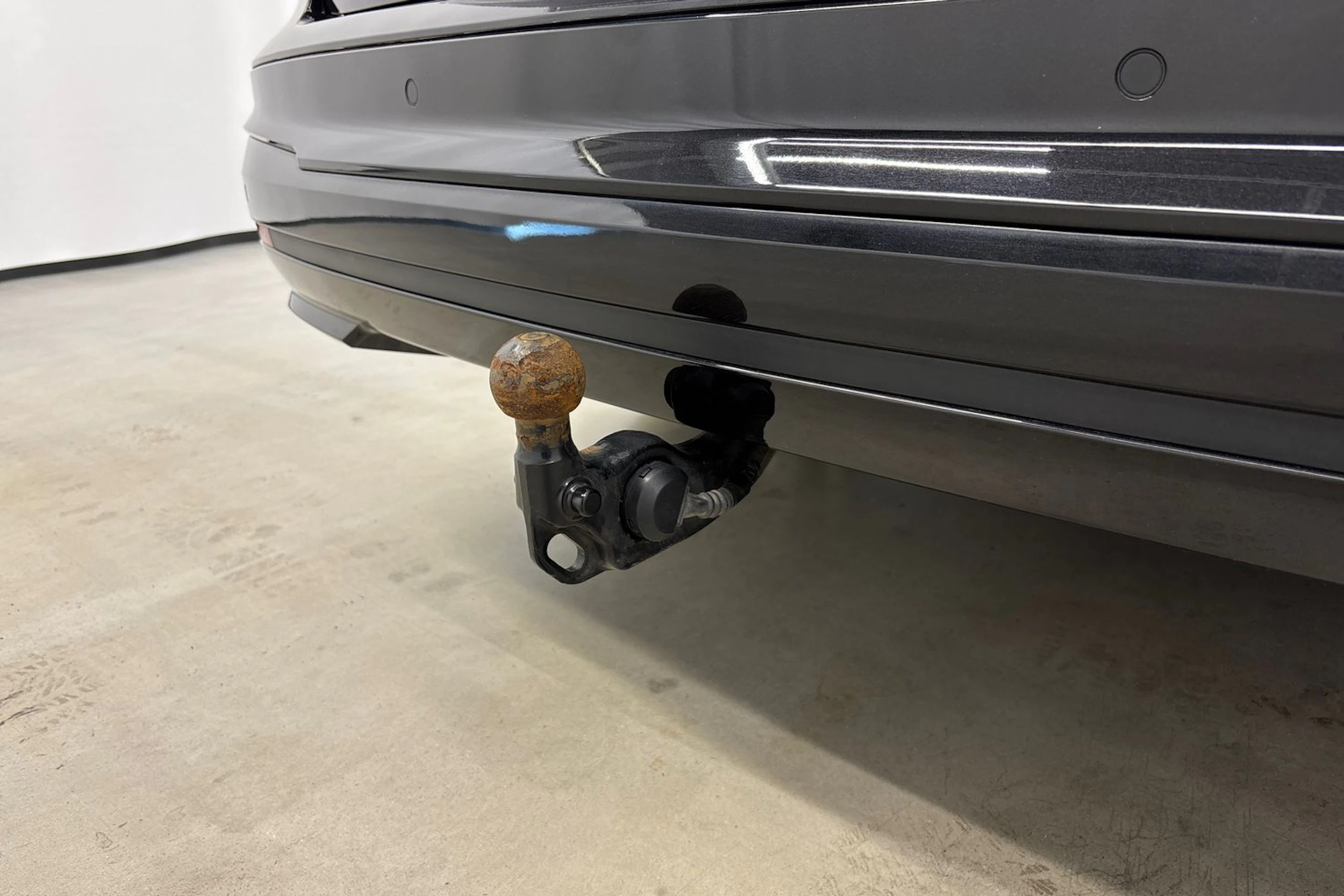 musta Skoda Enyaq 2022 kuva 25.