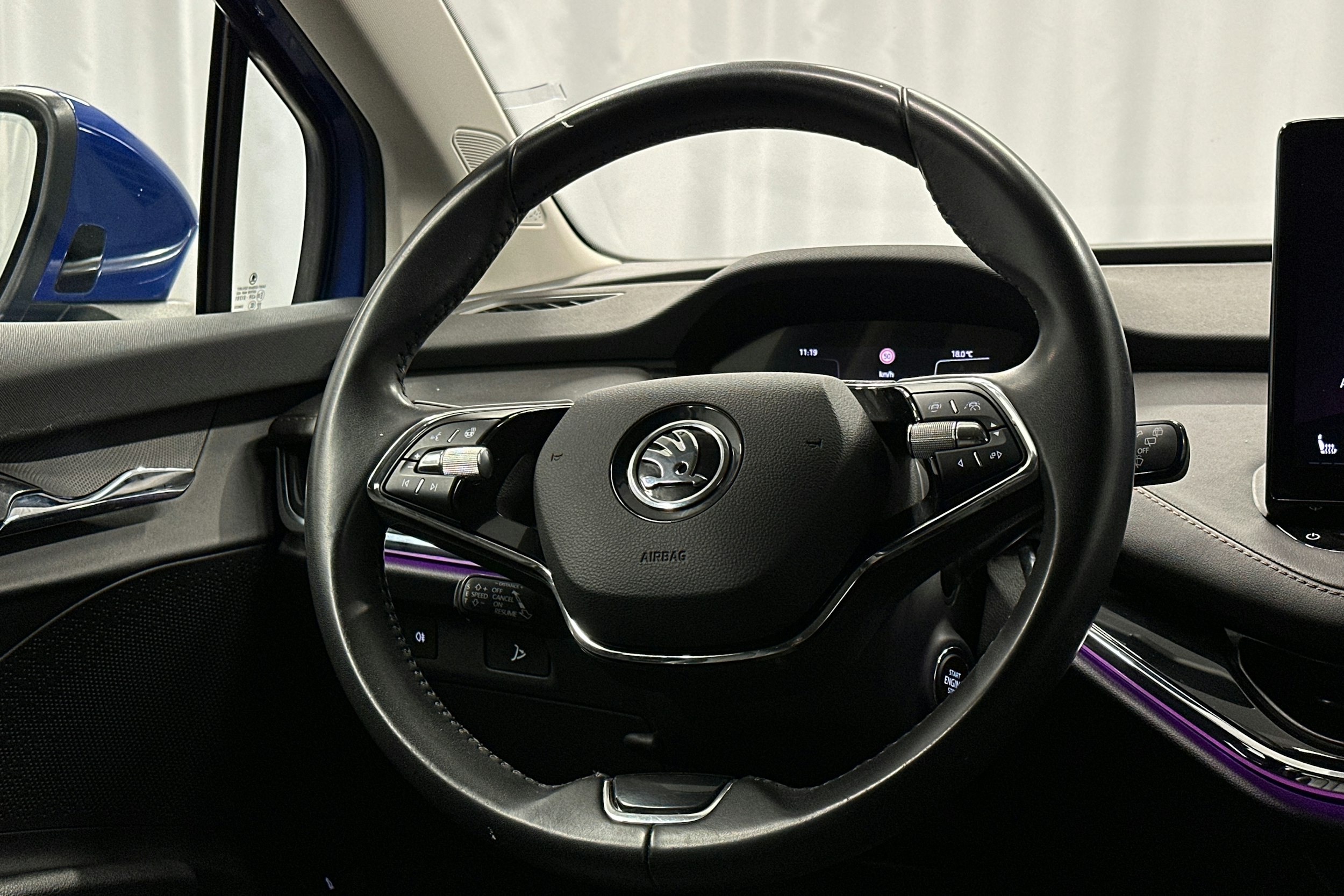 sininen Skoda Enyaq 2022 kuva 14.