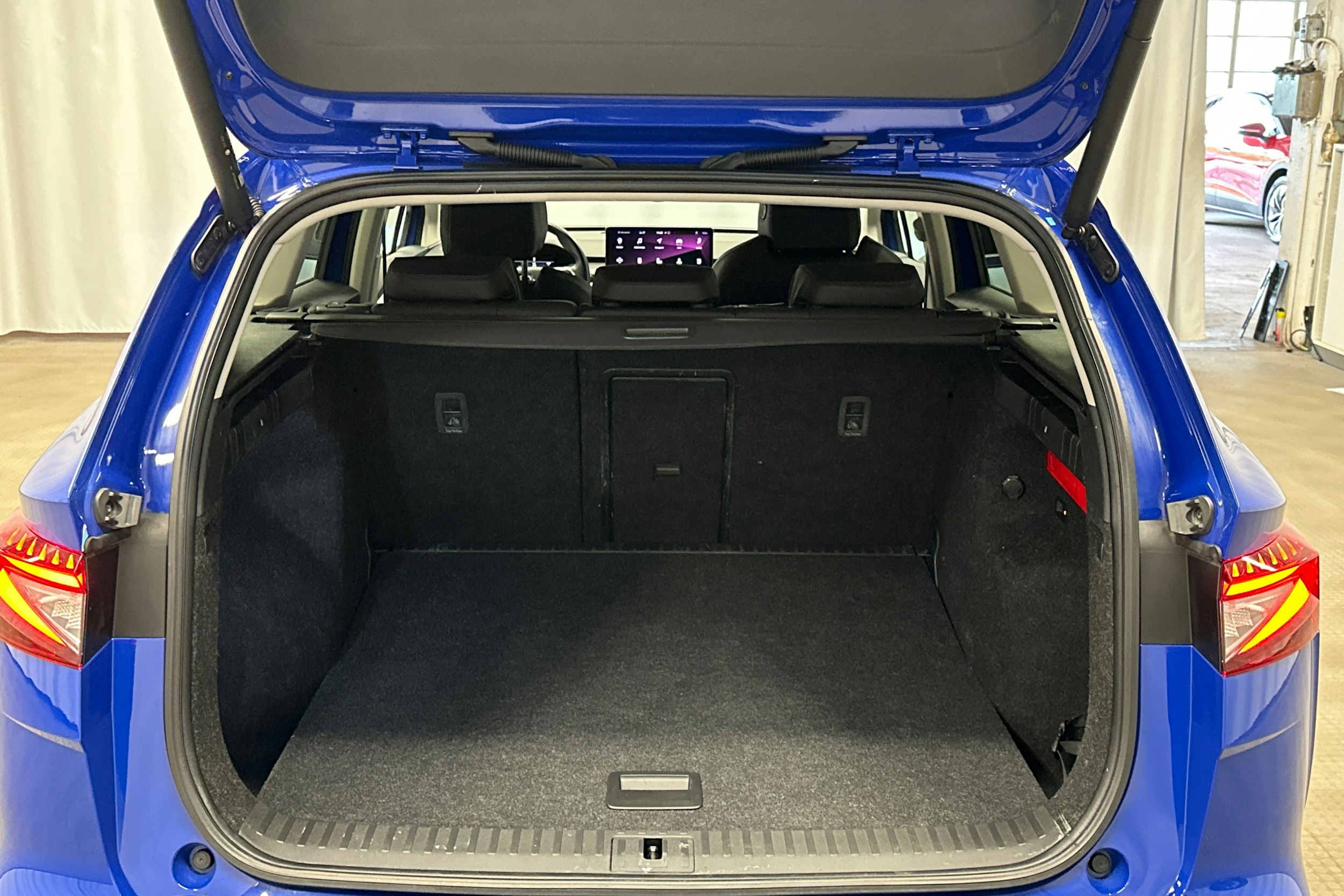 sininen Skoda Enyaq 2022 kuva 16.
