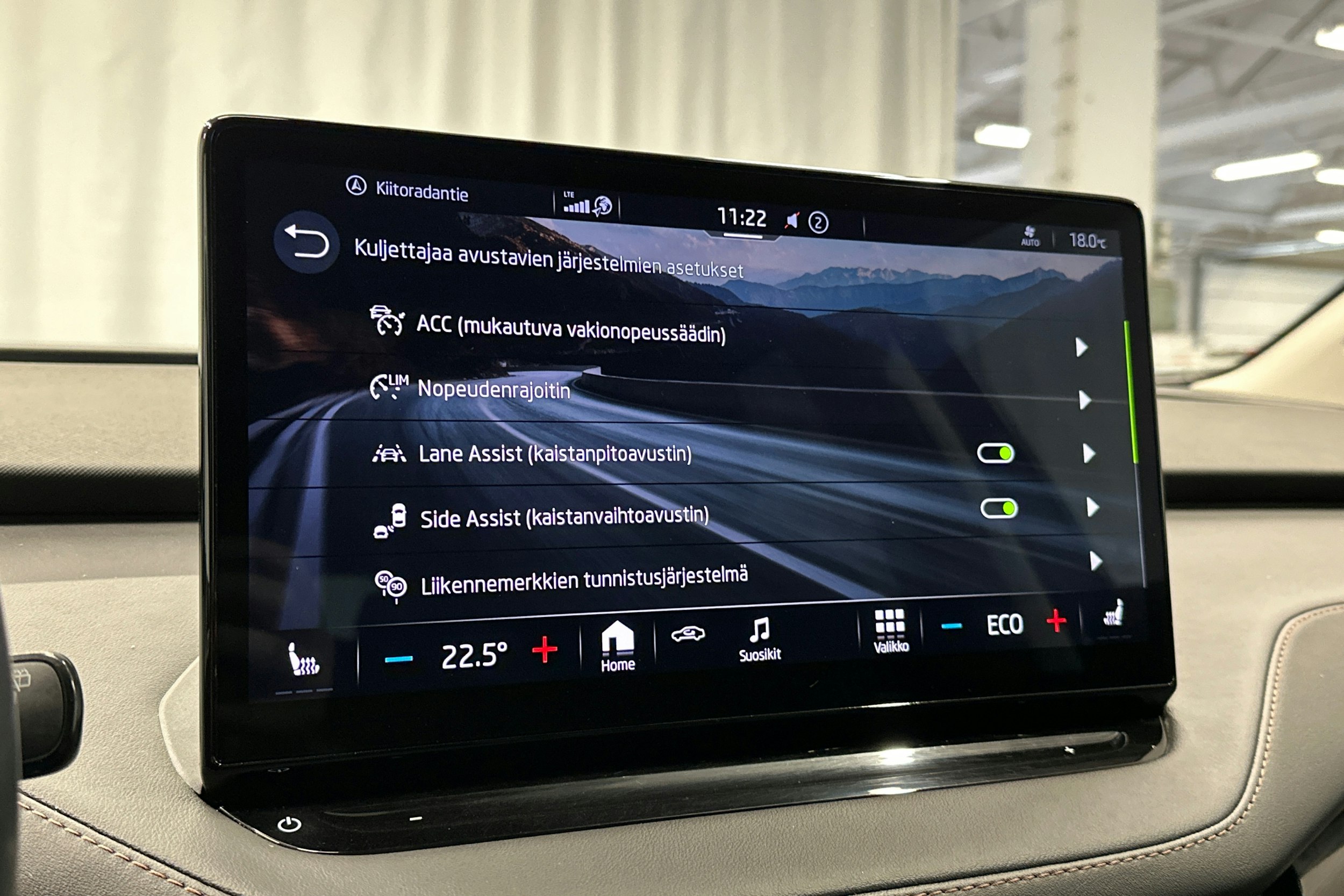 sininen Skoda Enyaq 2022 kuva 28.