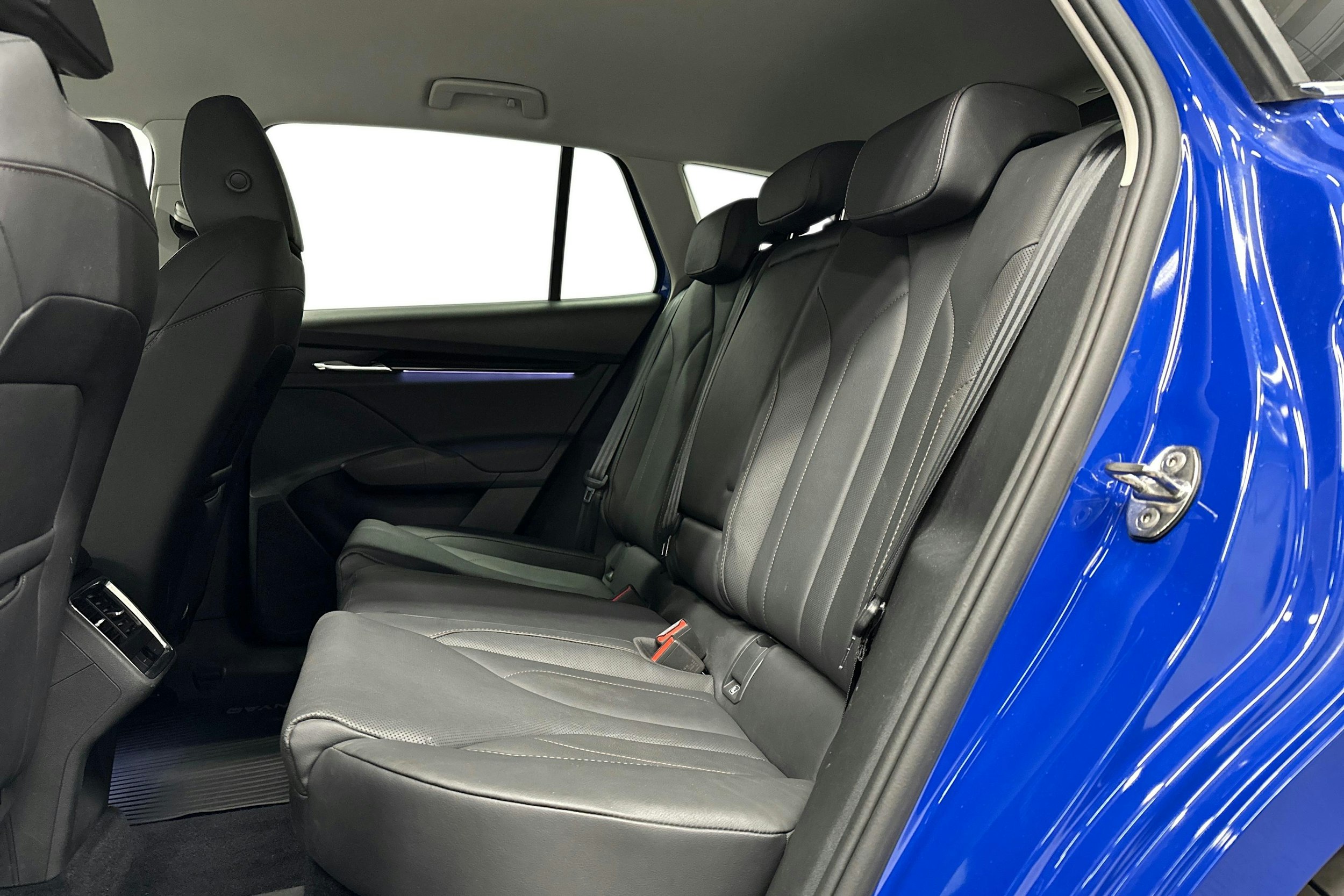 sininen Skoda Enyaq 2022 kuva 10.