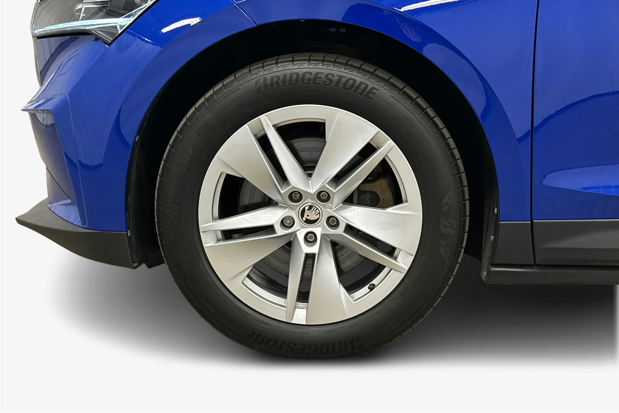 sininen Skoda Enyaq 2022 kuva 11.