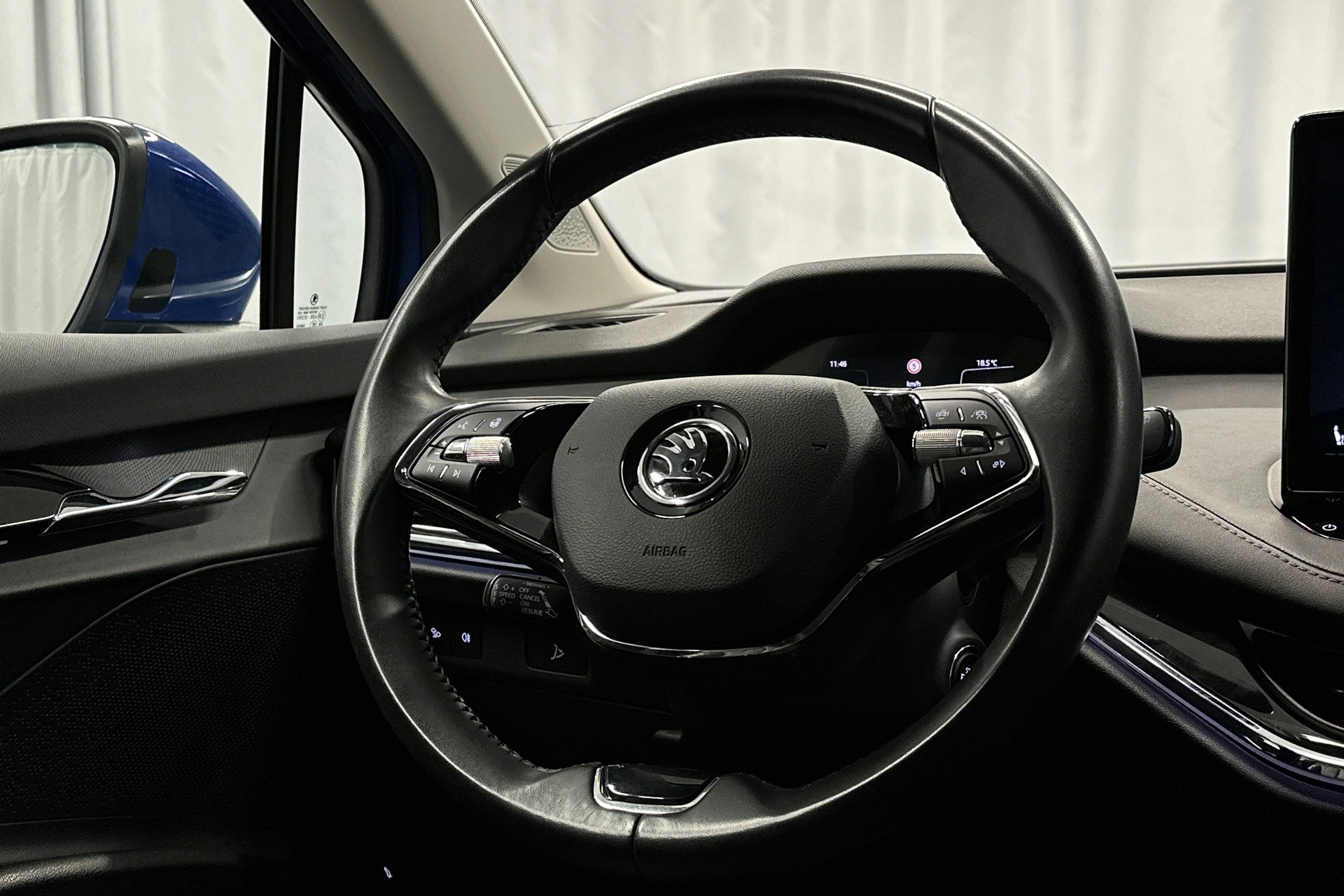 sininen Skoda Enyaq 2022 kuva 14.