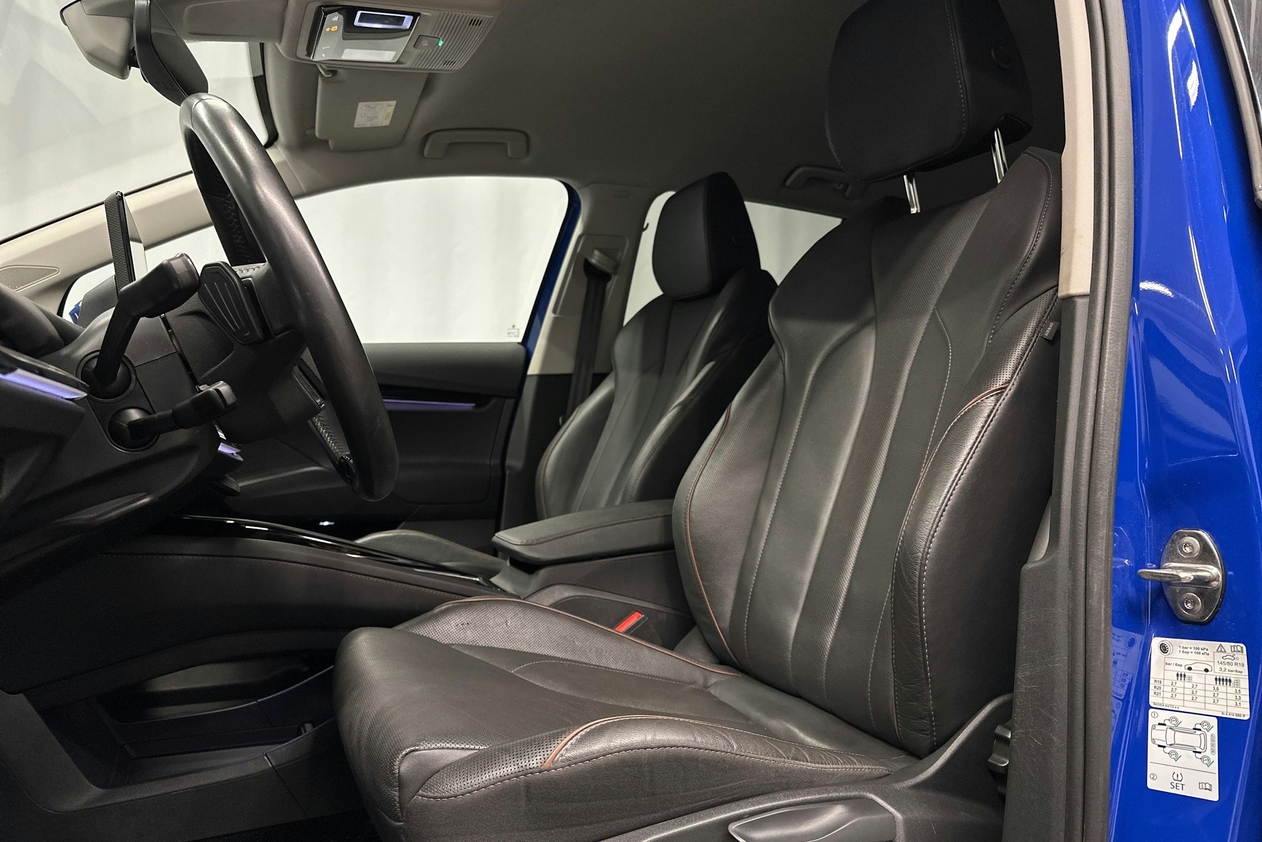 sininen Skoda Enyaq 2022 kuva 16.
