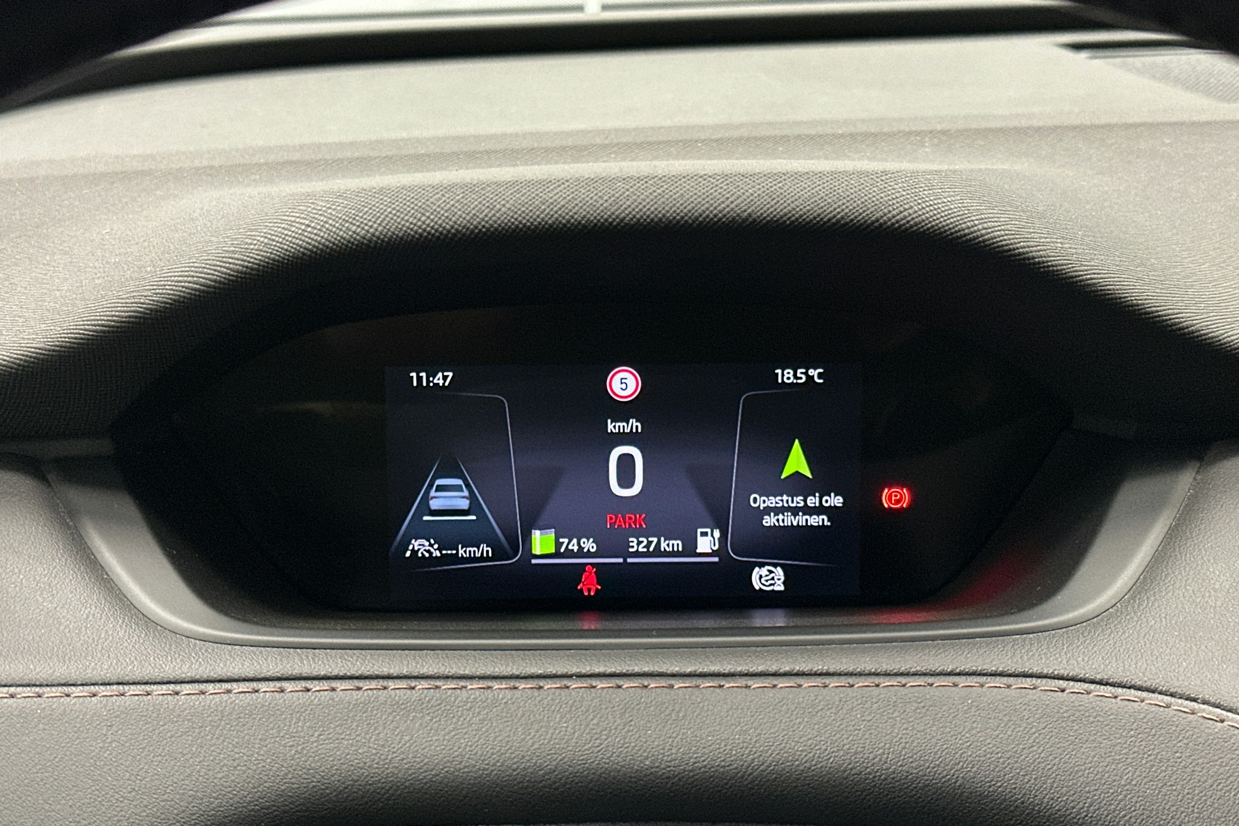 sininen Skoda Enyaq 2022 kuva 17.