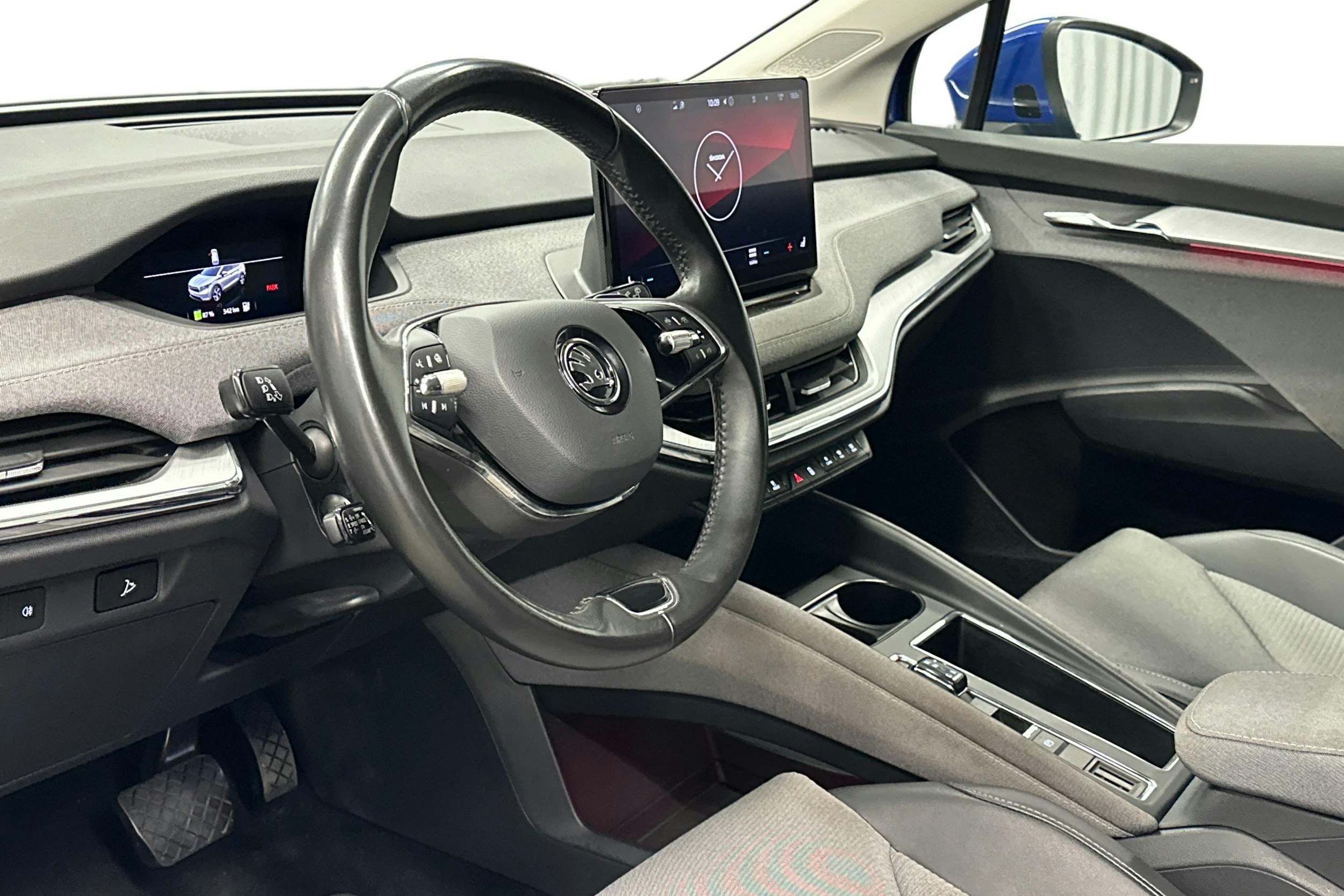 sininen Skoda Enyaq 2022 kuva 7.
