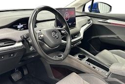 sininen Skoda Enyaq 2022 kuva 7.