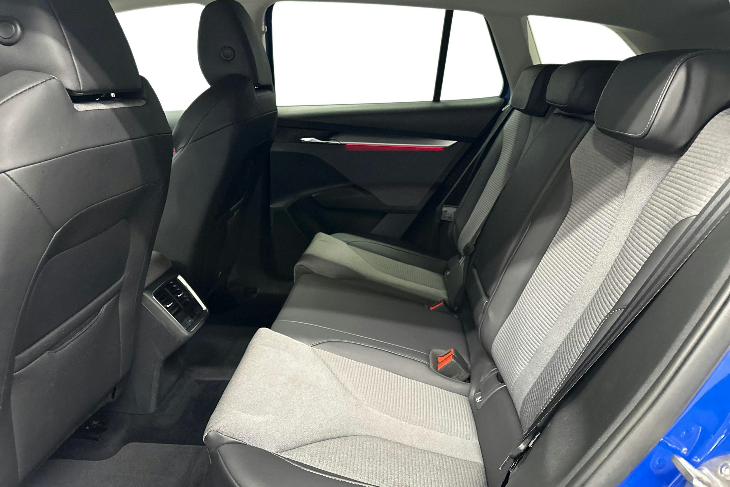 sininen Skoda Enyaq 2022 kuva 10.