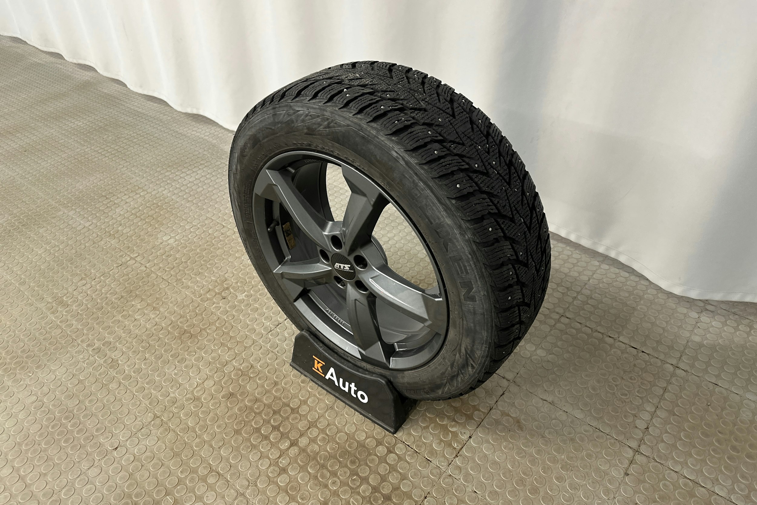 sininen Skoda Enyaq 2022 kuva 13.