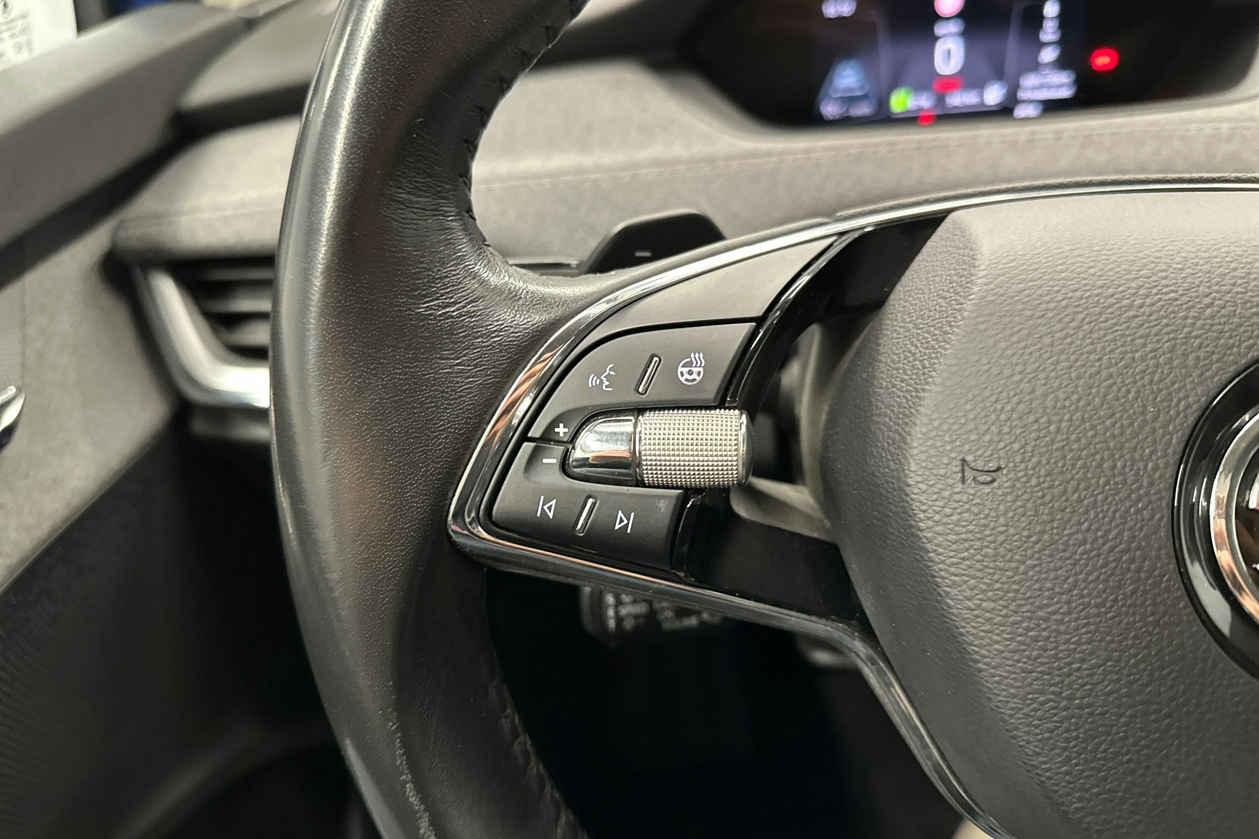 sininen Skoda Enyaq 2022 kuva 14.