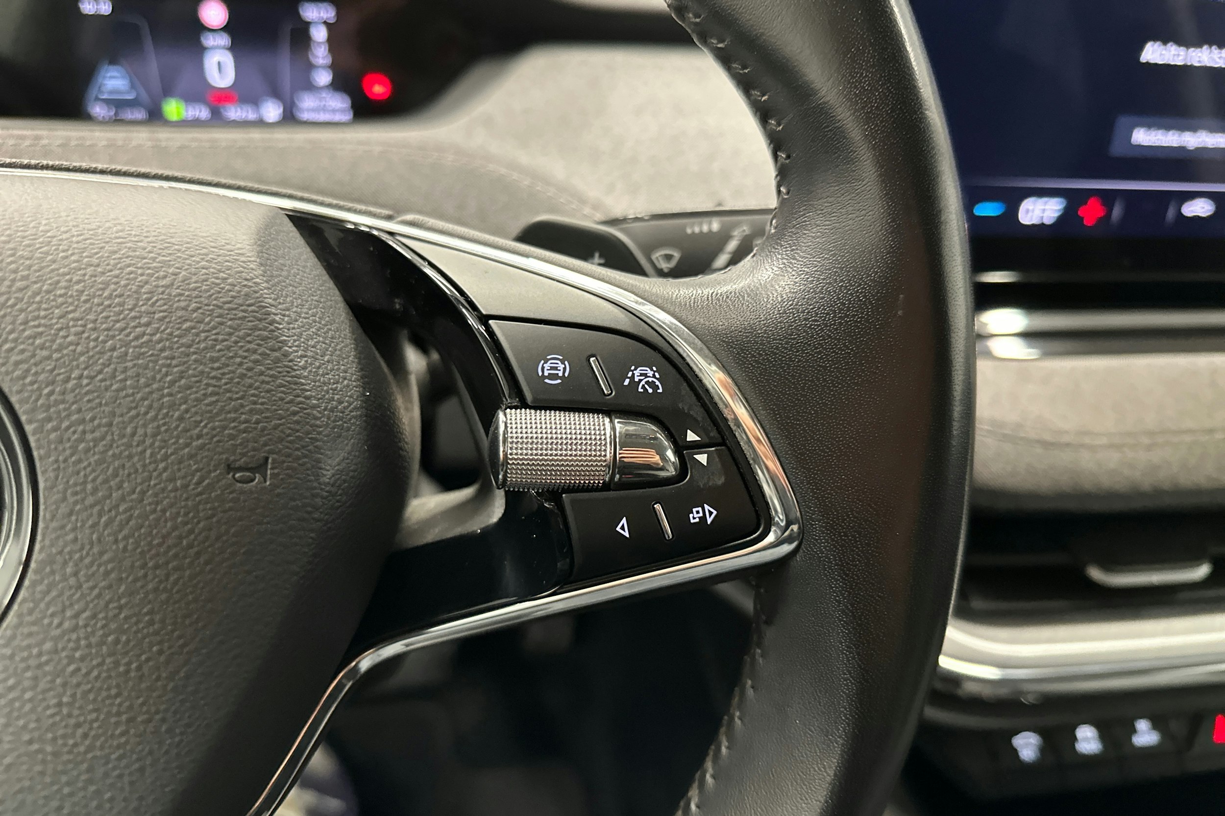 sininen Skoda Enyaq 2022 kuva 15.
