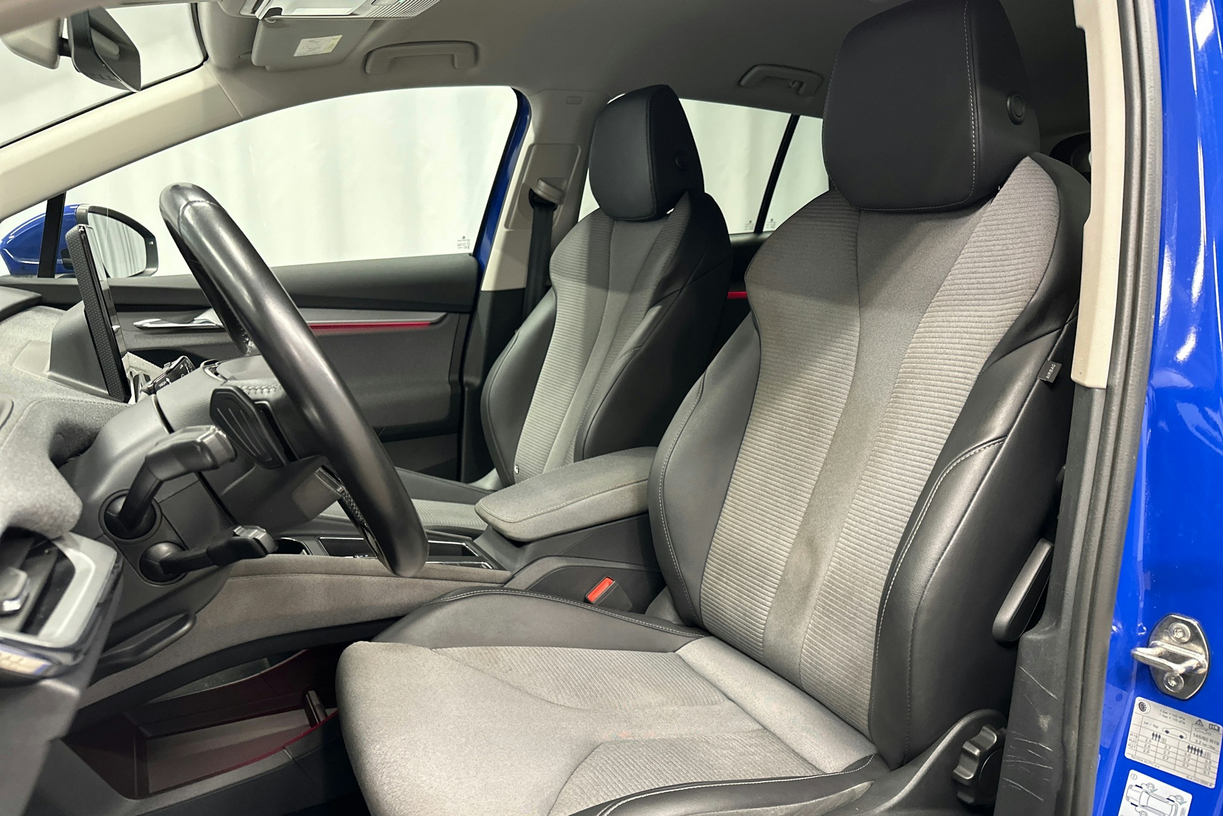 sininen Skoda Enyaq 2022 kuva 29.
