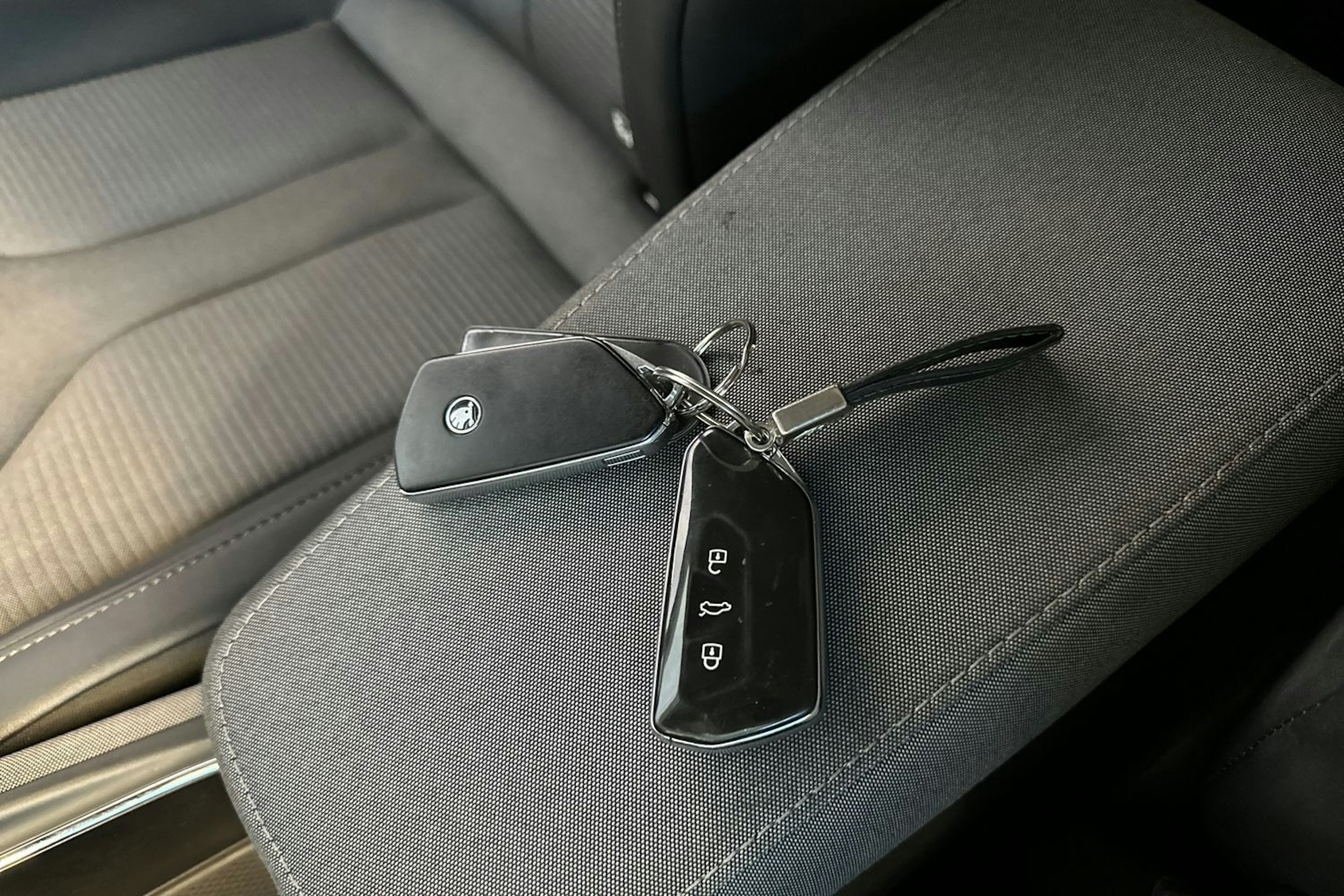 sininen Skoda Enyaq 2022 kuva 33.