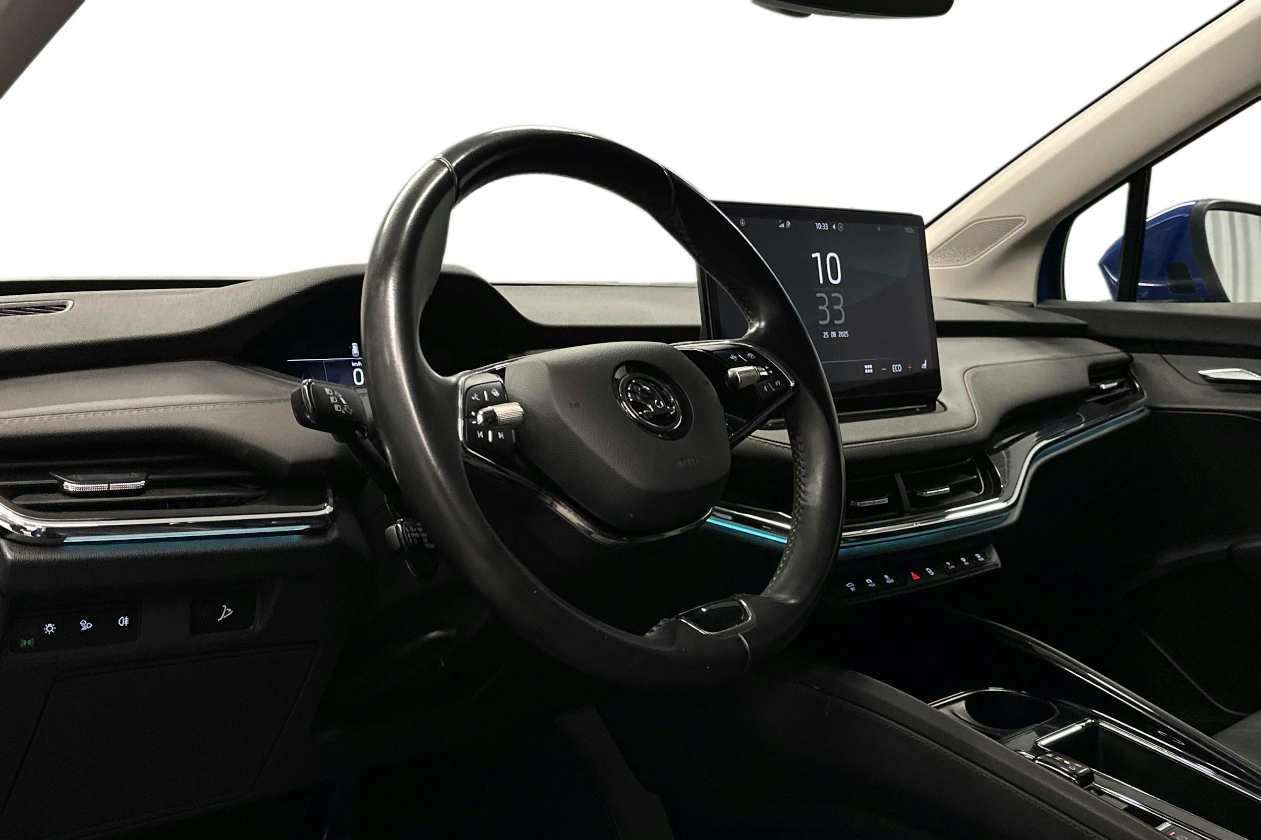sininen Skoda Enyaq 2022 kuva 7.