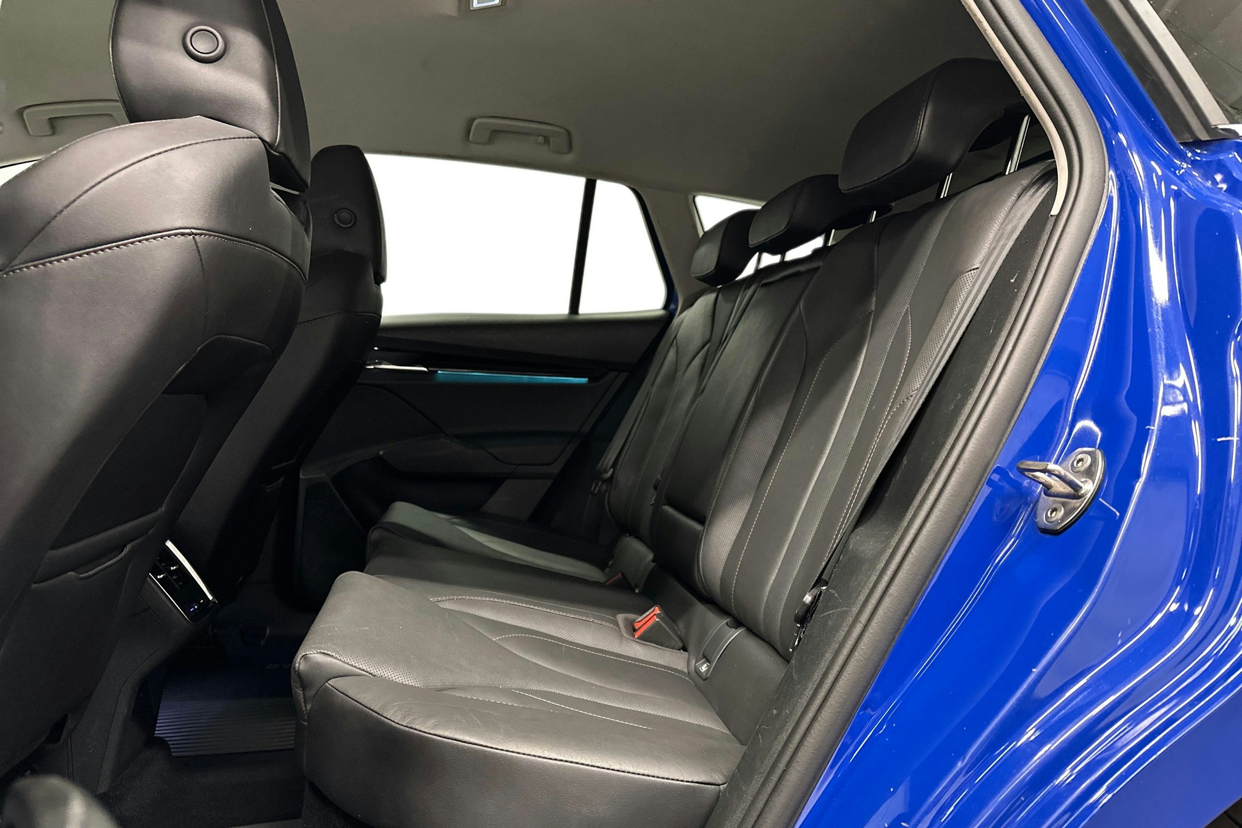 sininen Skoda Enyaq 2022 kuva 10.