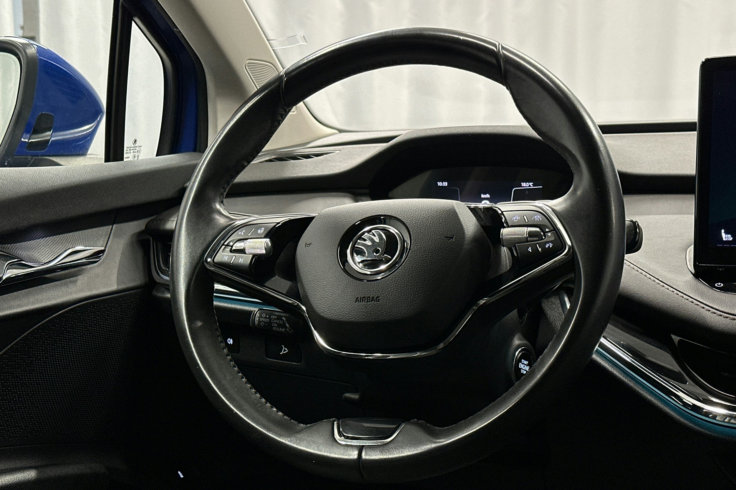 sininen Skoda Enyaq 2022 kuva 14.